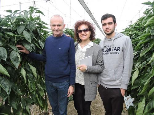 Esta familia de agricultores tiene Souleria RZ, y han asistido a las jornadas para conocer nuevas variedades tempranas