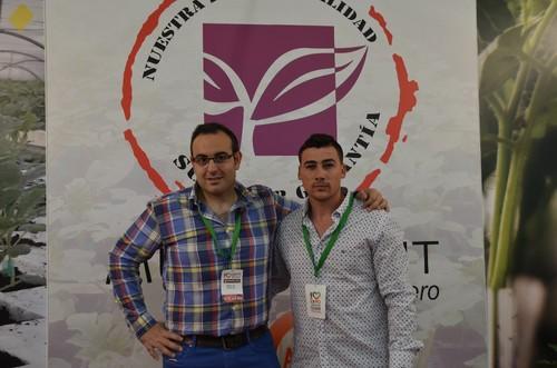 Francisco Javier Moya y Soreata Catalin, del departamento técnico de Mundipl0ant semillero y vivero