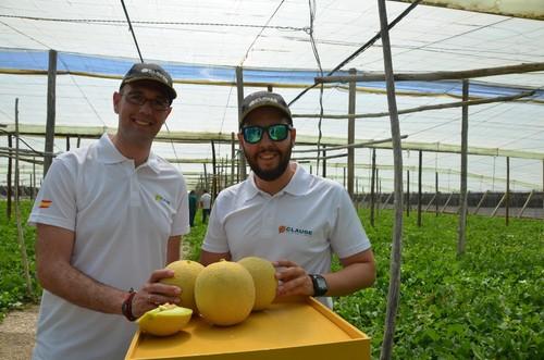 Manuel Porras, técnico de desarrollo de tomate, junto a Manuel Ruiz Ayala, responsable de desarrollo de HM Clause.