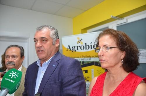 Javier Carnero, consejero de Empleo, junto a la delegada del Gobierno de la Junta de Andalucía en Almería, Gracia Fernández.