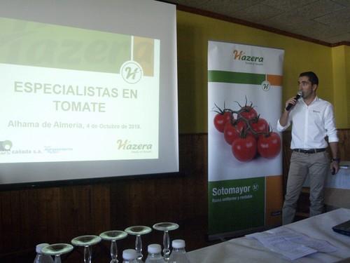 José David Ávila, técnico comercial de Hazera España durante su presentación.
