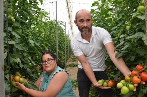 Noelia y David, agricultores de Balanegra que fueron a conocer Atakama RZ