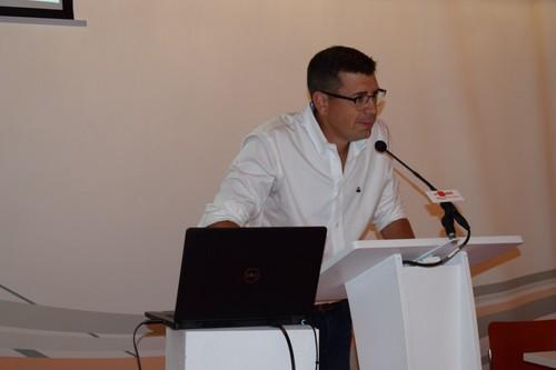Diego Maestre, coordinador de cultivo de melón, sandía y calabacín, presentando la charla de experiencias profesionales del miércoles 26 de junio.