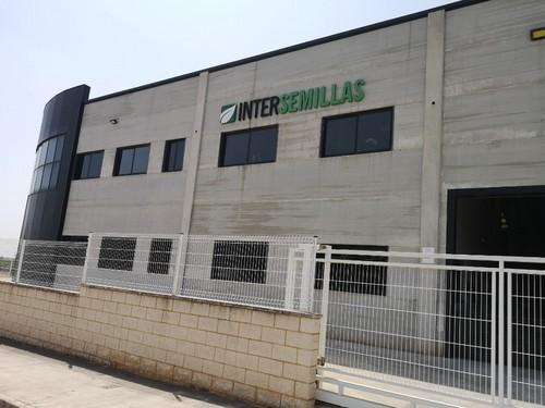 El exterior de las oficinas de la empresa, ubicadas en Loriguilla, Valencia.