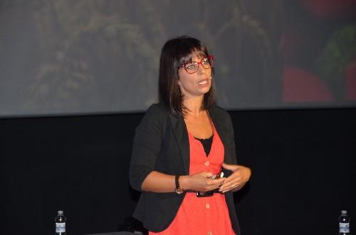 Dolores Fernández, microbióloga de la UMA, mostró su investigación sobre la sensibilidad de la botrytis a diferentes modos de acción.