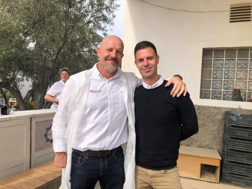 A la derecha Aniceto Giménez, técnico comercial de la zona de Murcia, junto a Juan Montes, encargado de desarrollo de tomate en Hazera España.
