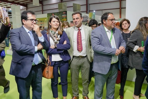 La vicepresidenta de Diputación, Ángeles Martínez, y los diputados provinciales Antonio Jesús Rodríguez y Carmen Navarro, han asistido a la primera jornada de la edición XIV de Expolevante.