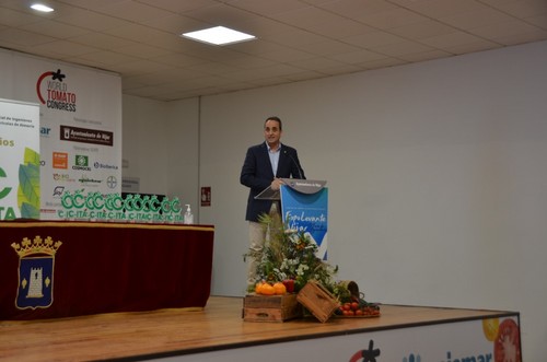Fernando Paniagua, presidente de COITAL presentando la entrega de premios del colegio en Expolevante