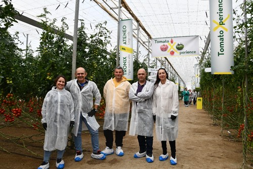 Equipo de Casi durante su visita a la TomatoXperience.