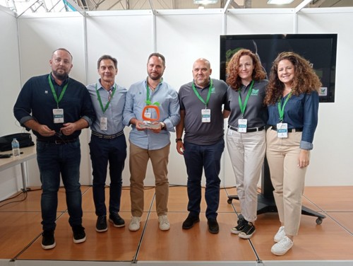 El equipo de Haifa posa con su premio Infoagro de Nutrición Vegetal