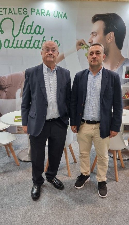 Juan Antonio Díaz Planelles, fundador de Agroiris, con Javier Díaz, director general de  la empresa, que cuenta con un expositor en el hall 9.