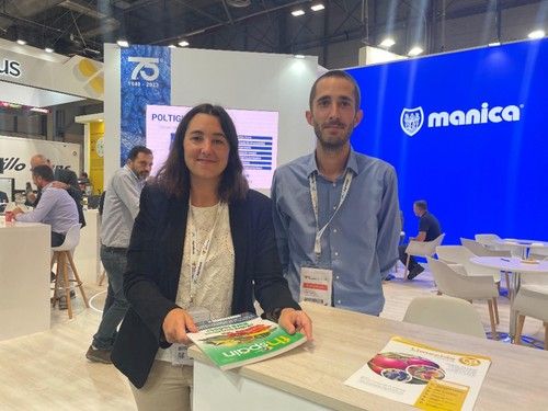 Marta Roig, responsable comercial de Manica Cobre, junto a Martí, compañero del departamento técnico.
