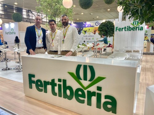 Jorge Monzó, director de ventas, Lucas Linares, dpto. de marketing, y Julio Bonet, global agronomy, de Fertiberia