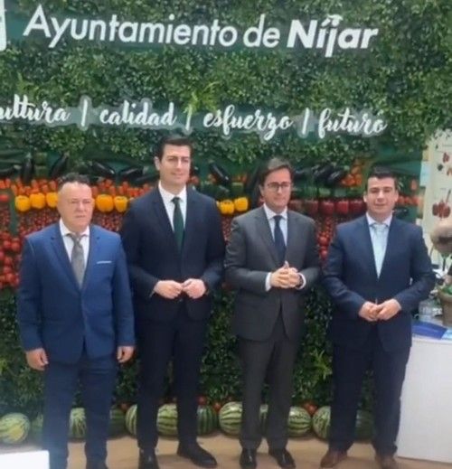 El alcalde de El Ejido, Francisco Góngora, visitó la feria de Níjar