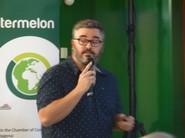 Carlos Cases, responsable de compras de Zenalco & Auchan explicando las clases de melón que existen en el mundo.
