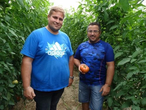 Sergio Cabrera y José Gabriel García, dos de los agricultores que se interesaron por la cita de  HM Clause.