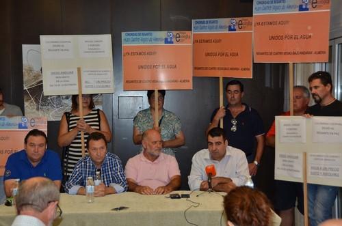 Instan a CGUAL y Ayuntamiento de Almería a negociar de forma urgente la restitución del agua de riego