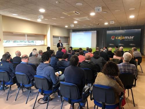 Una mesa de trabajo organizada por COAG Almería impulsa la recogida y gestión de los envases fertilizantes