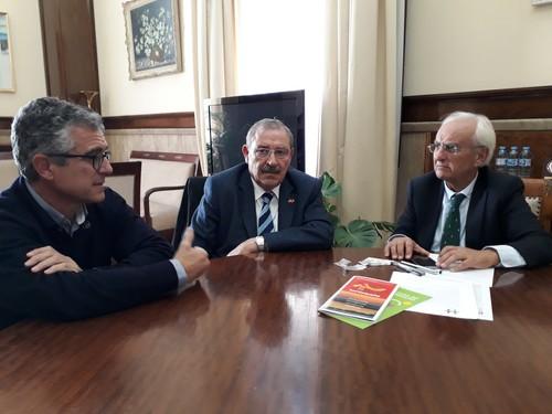 El subdelegado del Gobierno y los máximos responsables de HORTIESPAÑA mantienen una reunión de trabajo