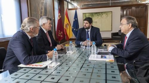 López Miras insta al Gobierno central a reclamar a la UE medidas que garanticen la libre circulación de mercancías entre España y Francia