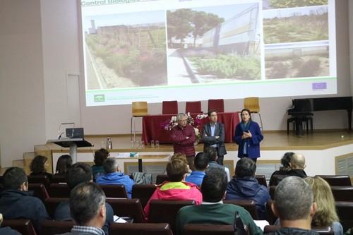 La Junta apuesta por el control biológico  que en Almería suponen casi 23.000 hectáreas