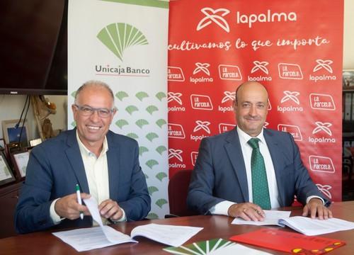 Unicaja Banco reafirma un año más su apoyo a los más de 700 agricultores de Cooperativa Granada La Palma