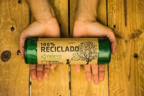 Relevo recicla casi un millón de kilos de plástico de invernadero de Almería en 2018 y lo convierte en bolsas de basura