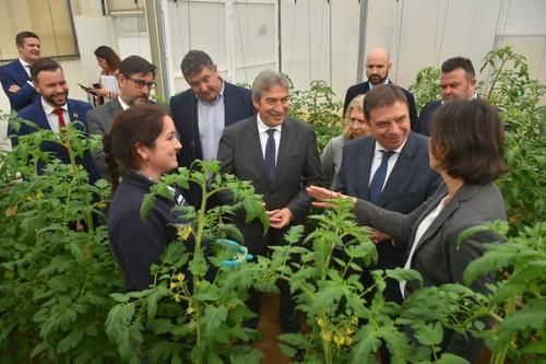 El Ministro de Agricultura, Pesca y Alimentación visita el centro de investigación y desarrollo de BASF en Utrera