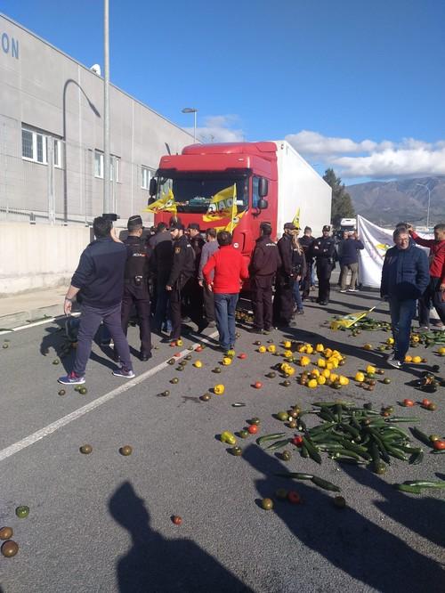 COAG convoca nuevos actos de protesta frente a dos de los principales centros logísticos de la gran distribución alimentaria del norte y sur de España