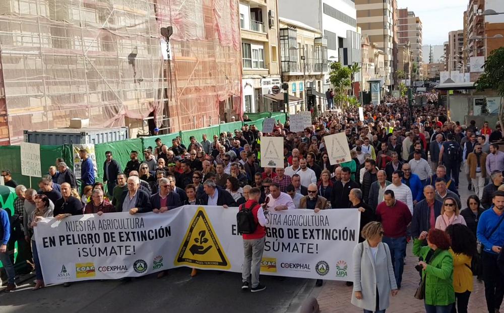 ASAJA, COAG y UPA lanzan un proceso de movilizaciones en toda España