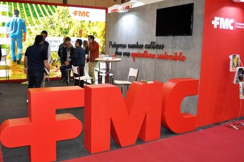 FMC estrecha lazos con agricultores y técnicos en Agrovid a través de su completo catálogo para la viña