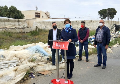 El PSOE de Almería propone un punto limpio y campañas de concienciación para la limpieza del campo