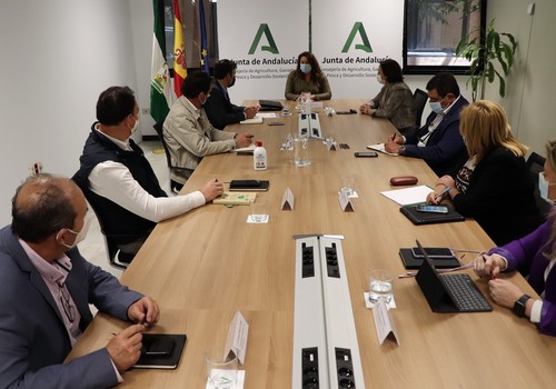 La consejera de Agricultura se reúne con el nuevo secretario general de UPA-Andalucía