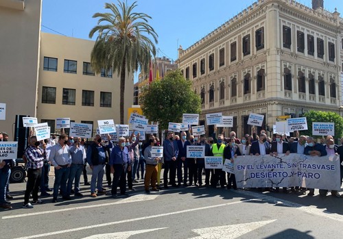 La Mesa del Agua de Almería participa en la movilización  en defensa del trasvase Tajo-Segura celebrada en Murcia
