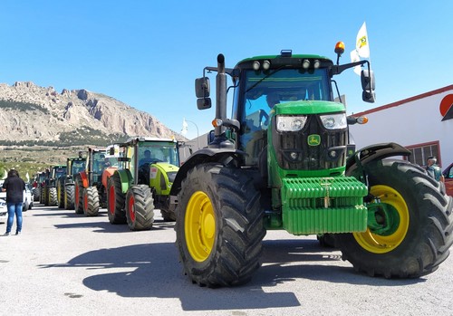 200 personas se movilizan en Los Vélez por una PAC justa con la agricultura y la ganadería de Almería