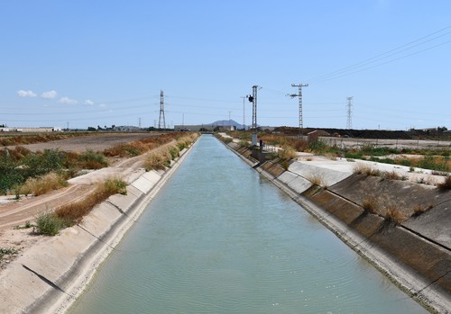 La consejera de Agricultura lamenta que el Estado haya cortado el agua del Trasvase Tajo-Segura al regadío