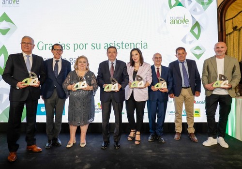  Luis Planas recibe el premio honorífico de Anove por su trabajo en favor de las nuevas técnicas de edición genética durante la presidencia española de la UE
