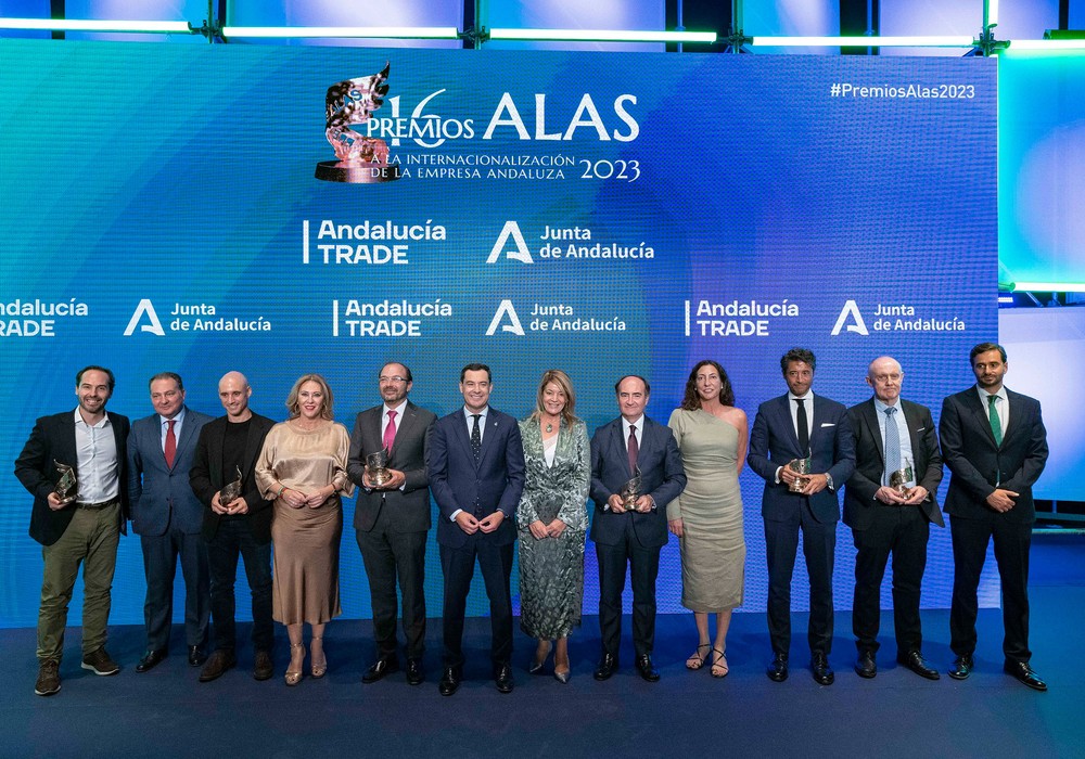 Juanma Moreno presidió la entrega de los Premios Alas a Unica Fresh, Fresón de Palos, Grupo Puma, CoverManager, Freepik Company y la Autoridad Portuaria Bahía de Algeciras