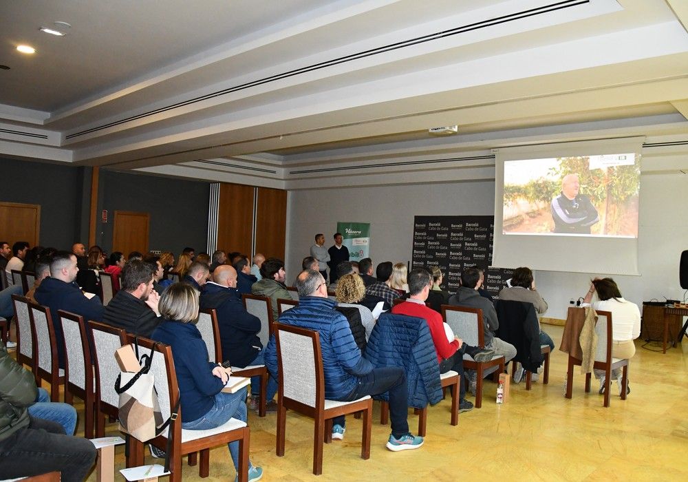 Hazera España lleva a cabo una charla técnica sobre Giubilo, su cherry redondo con resistencia al virus rugoso