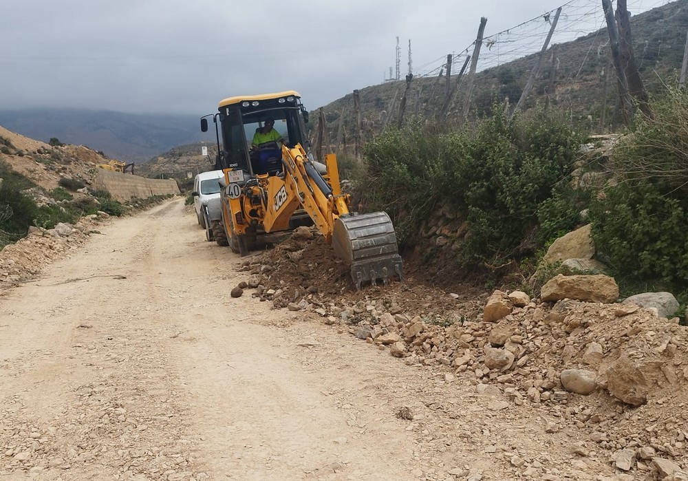 El Ayuntamiento de Dalías repara los caminos rurales afectados por las lluvias