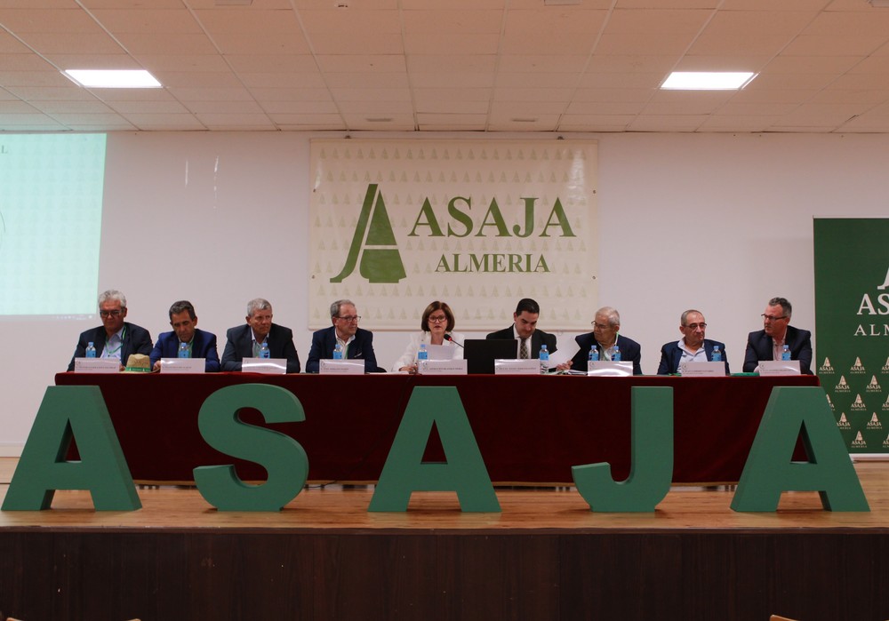 Los socios de ASAJA-Almería vuelven a confiar en Adoración Blanque para que presida la organización